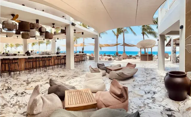 Papagayo Beach Hotel Curacao | bar op prive strand